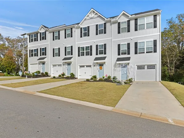 107 Brooklane Ct, Easley, SC 29642