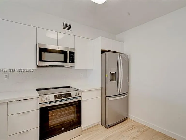1 Alhambra Cir #601 — Photo 31