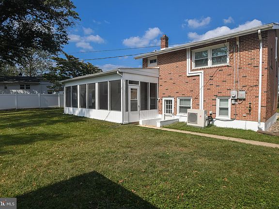 5th image of 2396 Nicholby Dr