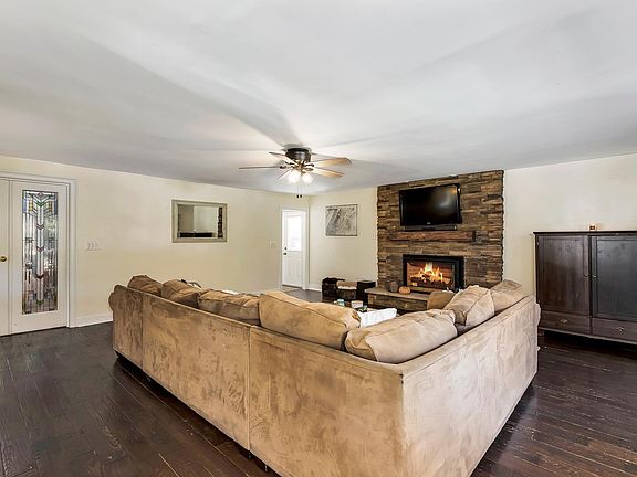 4th image of 217 Oakwood Ave