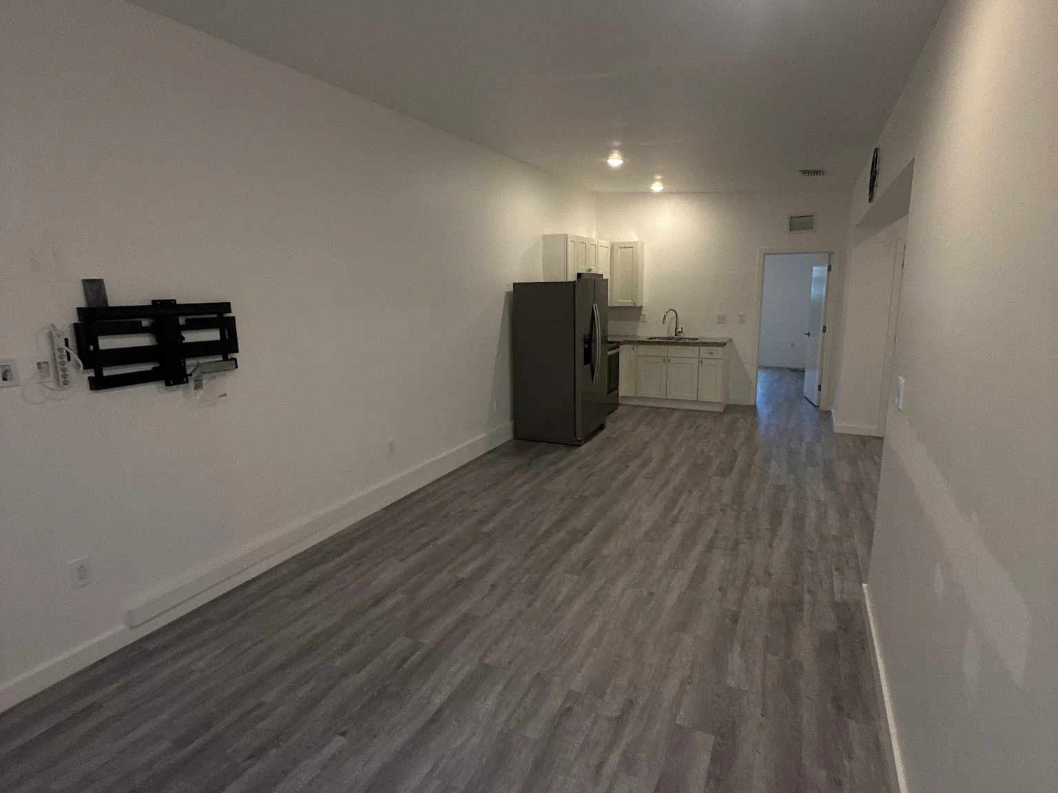 3 bed, 1100 sqft, $3,000 — Photo 2