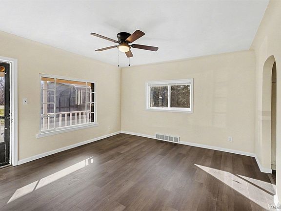 4th image of 3401 N Center Rd