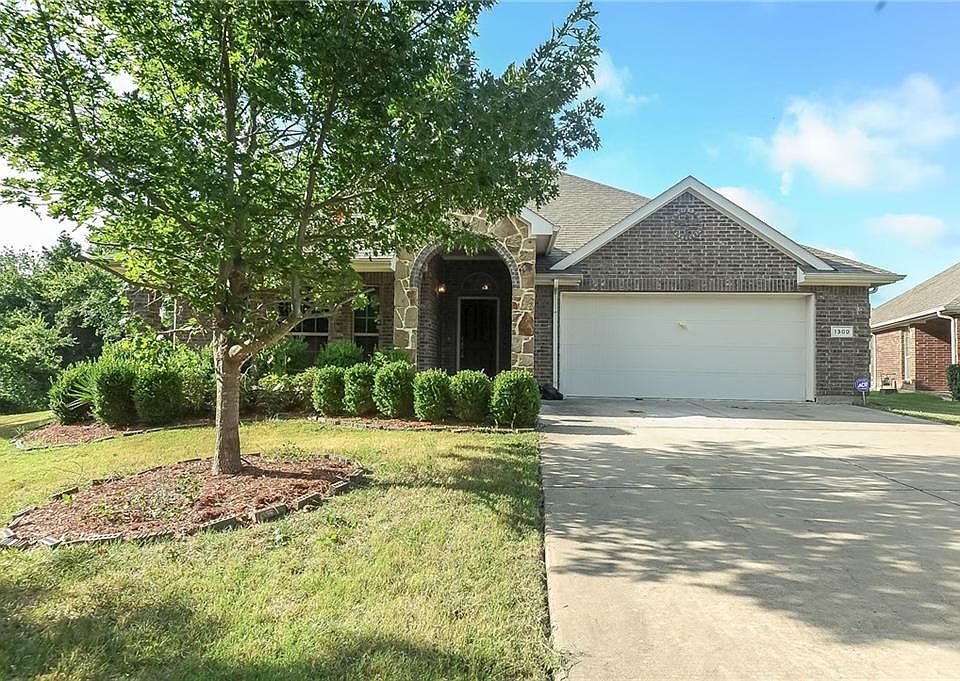 1st image of 1300 Edinburgh Cir