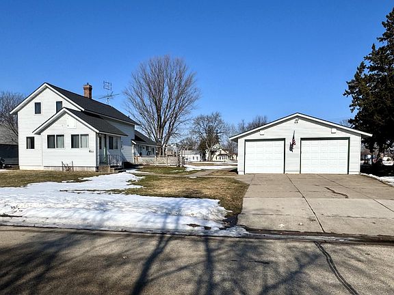 2nd image of 611 8th St E