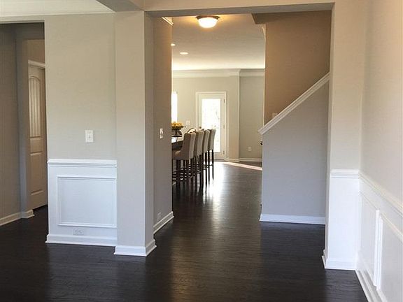2nd image of 105 Live Oak Dr