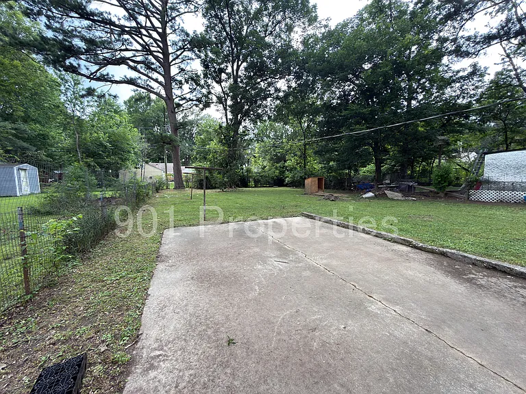 981 Chatwood St — Photo 3