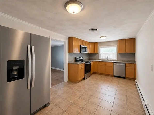 31 Foster St, Pawtucket, RI 02861