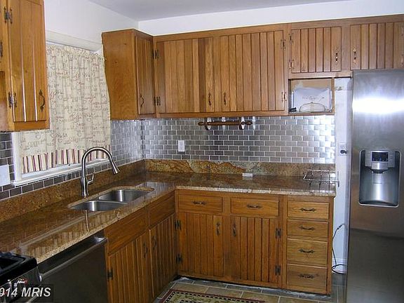 5th image of 8010 Noel St