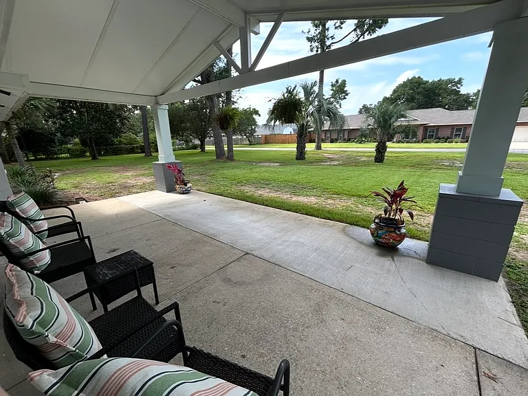 1 Buckingham Way — Photo 3