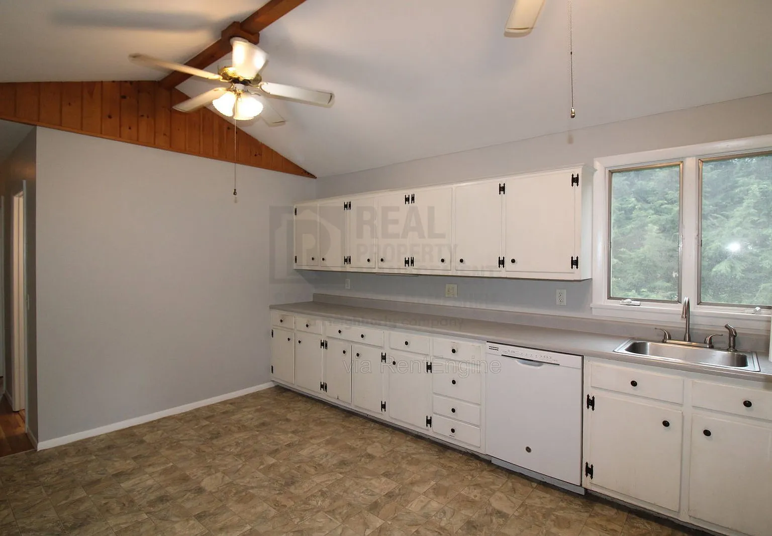 3 bed, 1.0 bath, 960 sqft, $2,800 — Photo 4