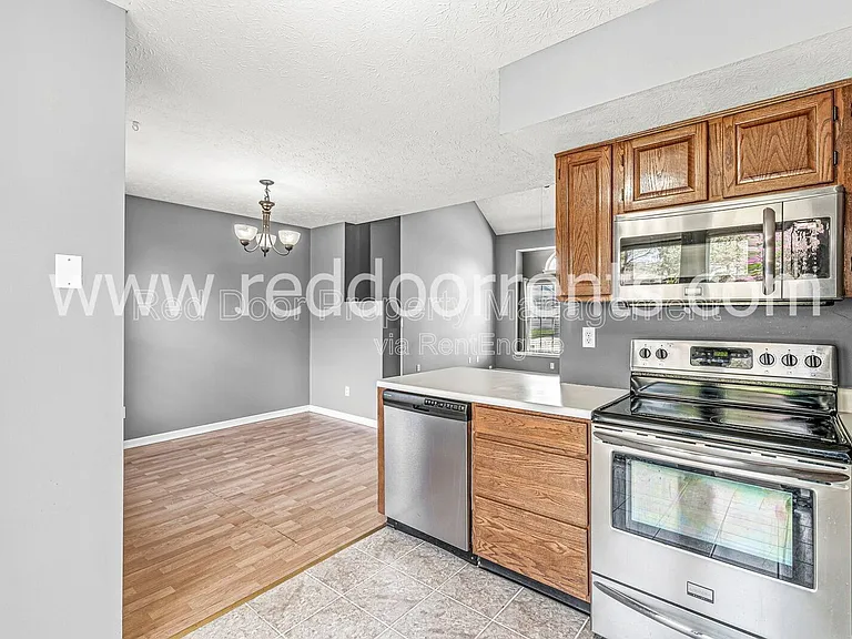 1522 Lake Point Ln N — Photo 9