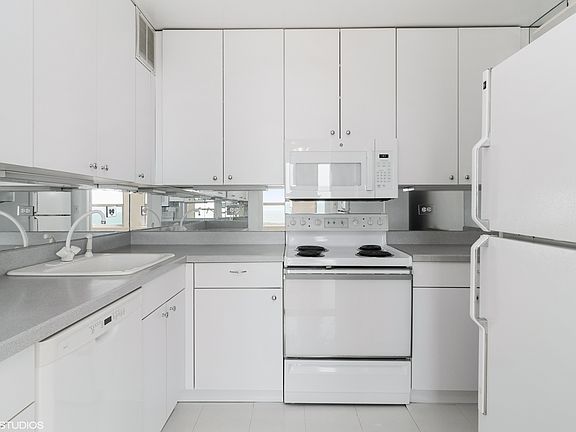 5th image of 2626 N Lakeview Ave APT 1607