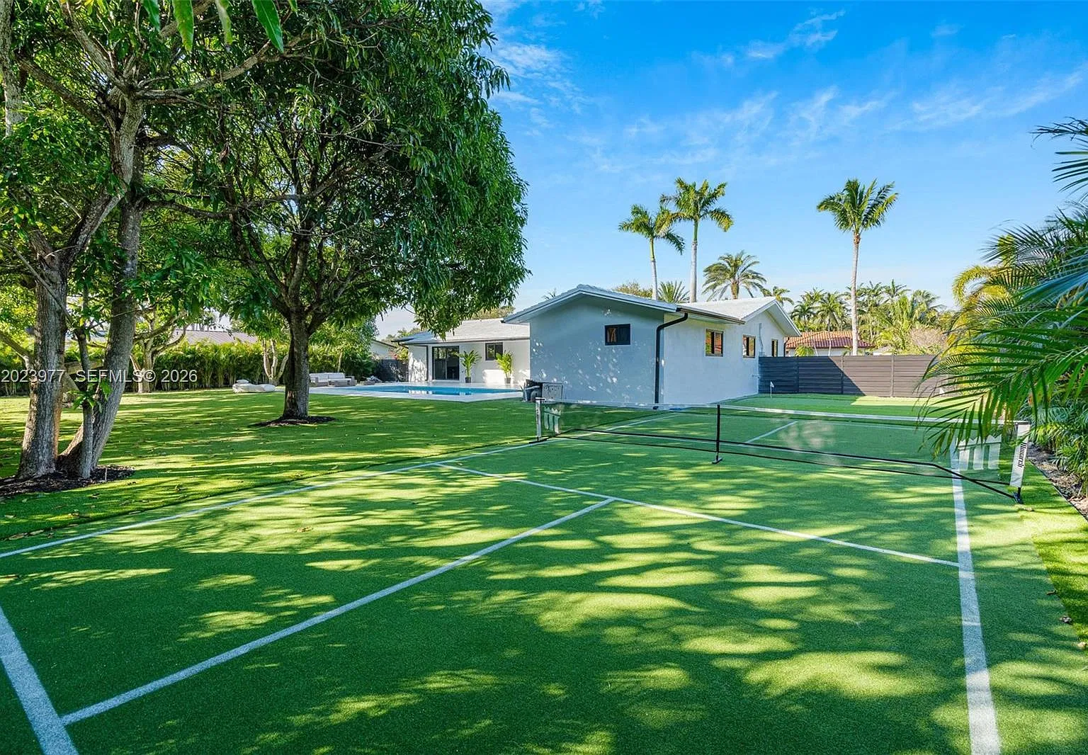 4 bed, 1955 sqft, $10,000 — Photo 2