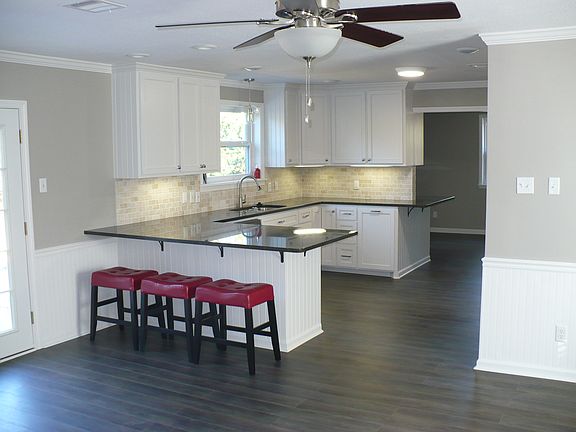 5th image of 504 Ferndale Ave