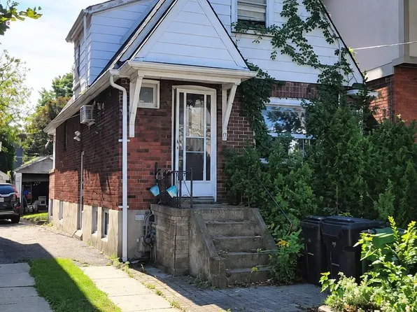 37 Deforest Rd, Toronto, ON M6S 1J1