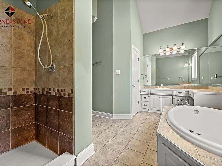 8564 Grand View Dr — Photo 12