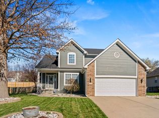 333 SE Canterbury Ln, Lees Summit, MO 64063