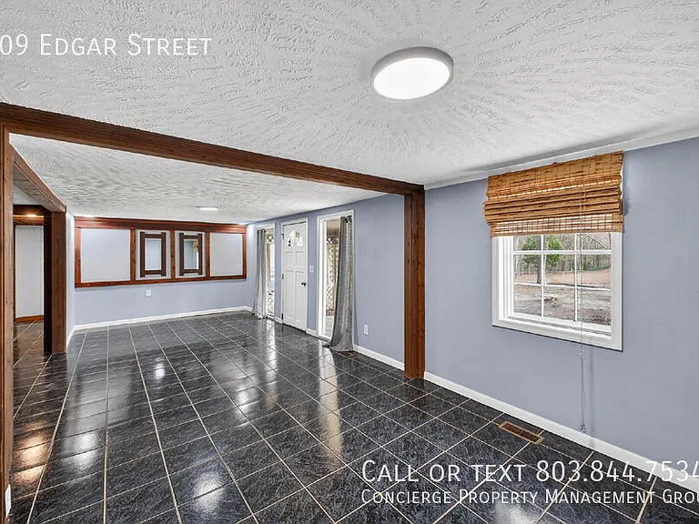 209 Edgar St — Photo 4