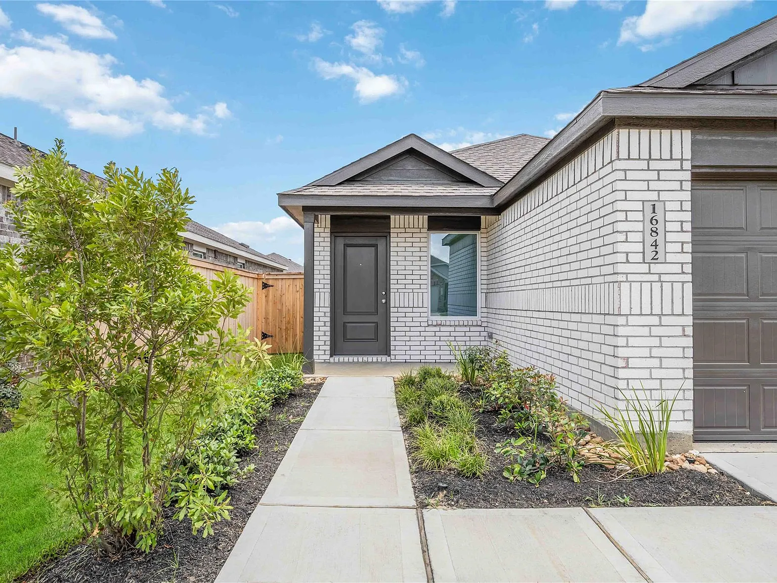 4 bed, 2.0 bath, 1670 sqft, $1,950 — Photo 4