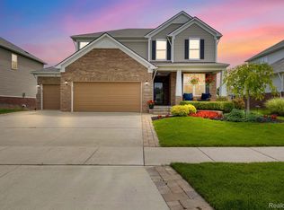 30064 Macintosh Ln, New Hudson, MI 48165