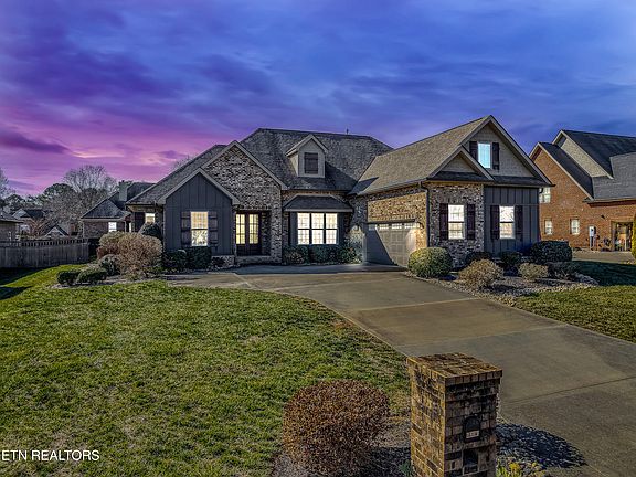 2nd image of 1619 Amhurst Ln