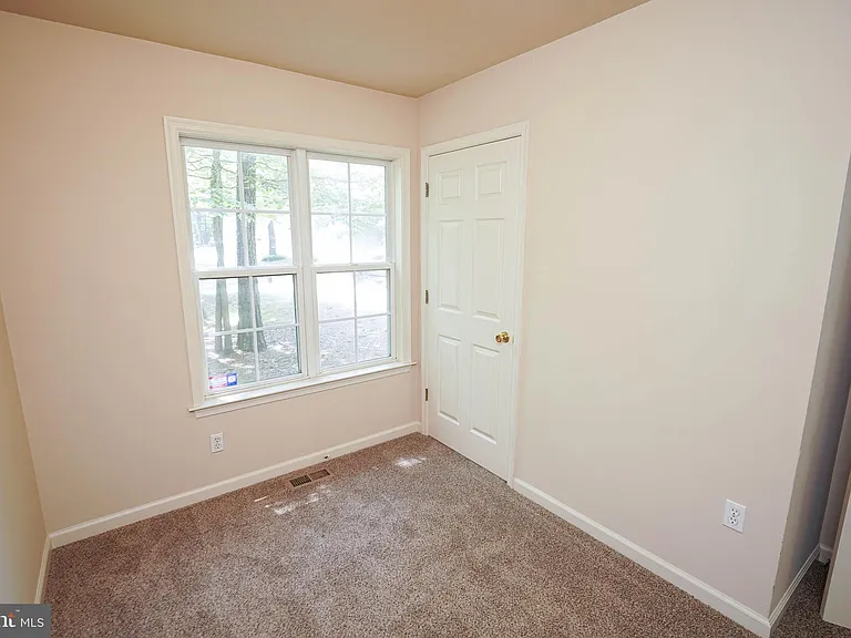 935 Queen Ave — Photo 36