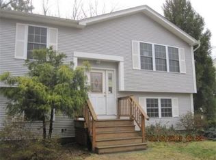 60 Kimberly Ln, West Warwick, RI 02893