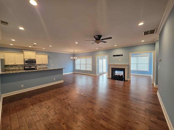 3rd image of 1126 Leawood Dr