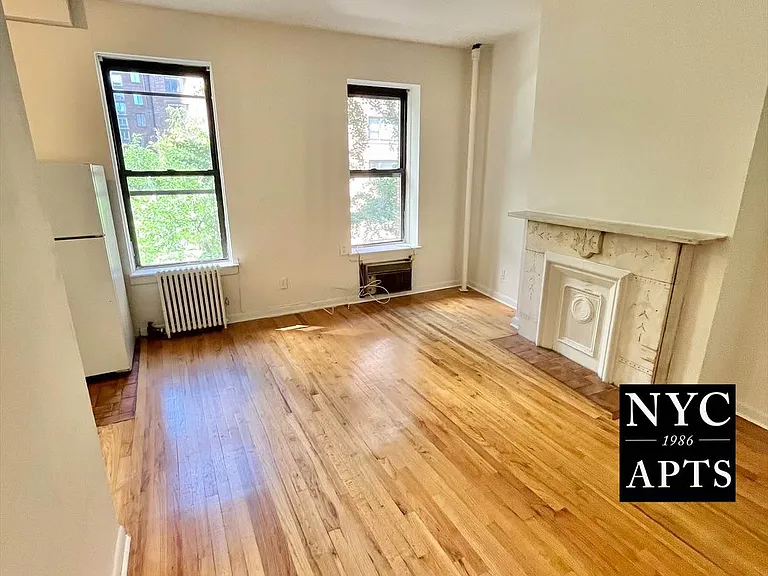 328 E 55th St #9 — Photo 3