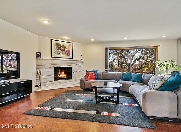 3rd image of 3585 Dauphine Ave