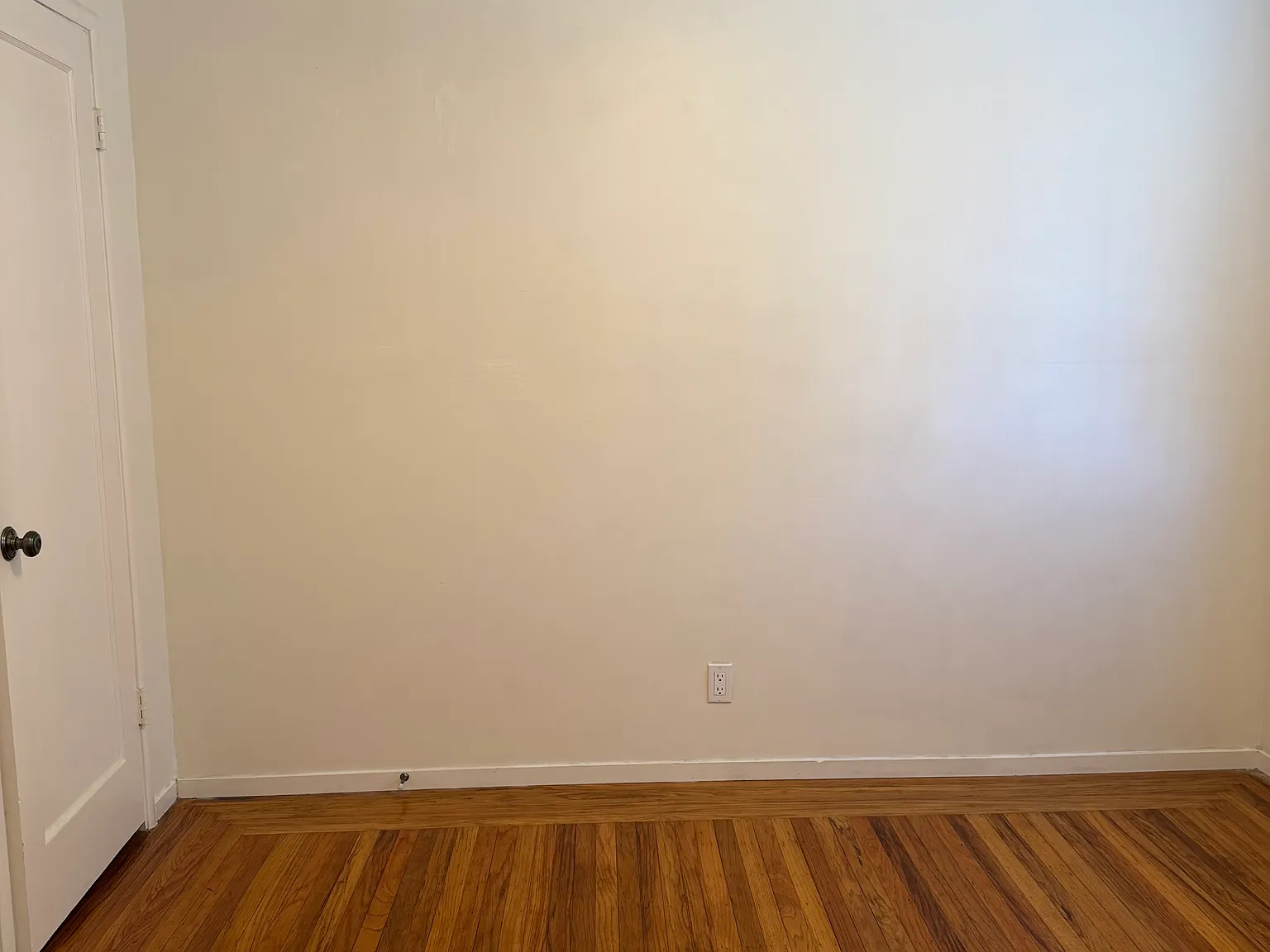 2 bed, 700 sqft, $3,000 — Photo 4