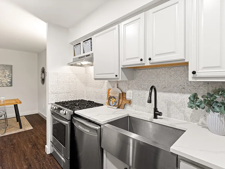 11240 Chestnut Grove Sq #358 — Photo 4