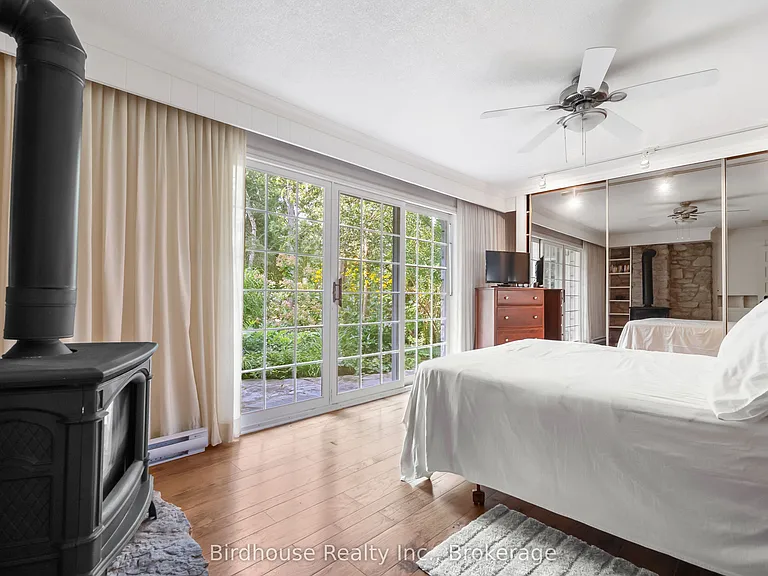 99 Riverside Dr — Photo 26