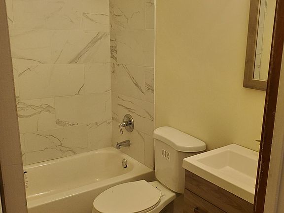 4th image of 2734 Ann Ave #1F