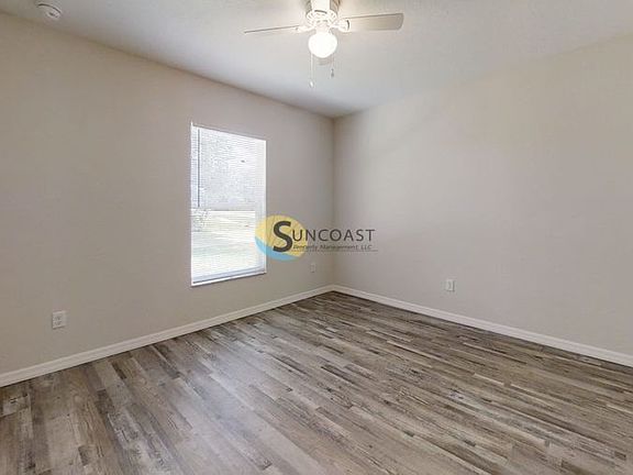 5th image of 221 Oak Cir