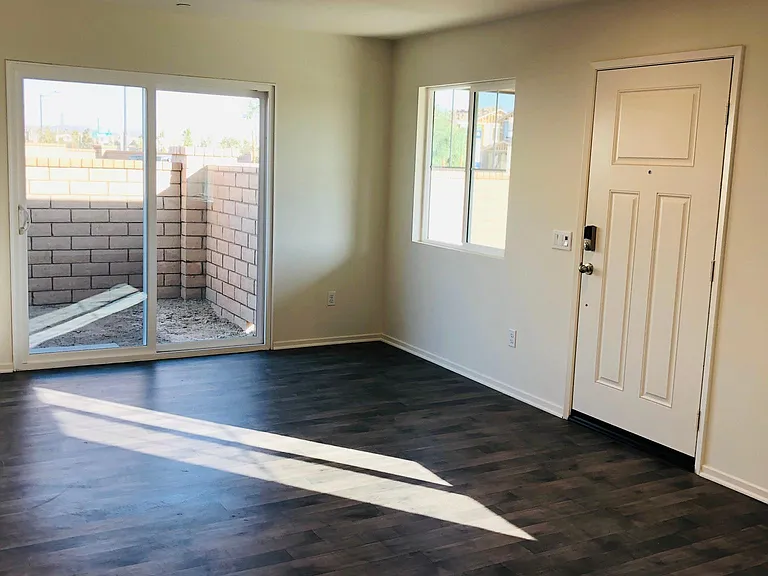 2897 E La Avenida Dr — Photo 14