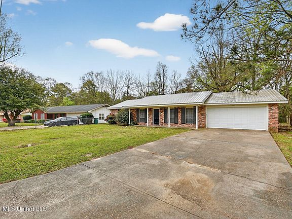 2nd image of 1027 Autumn St