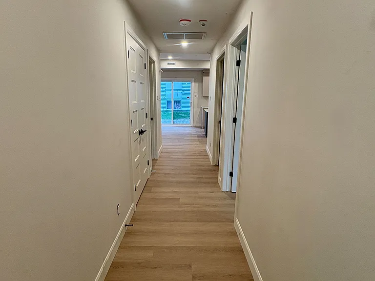 1089 Notre Dame St #4 — Photo 9