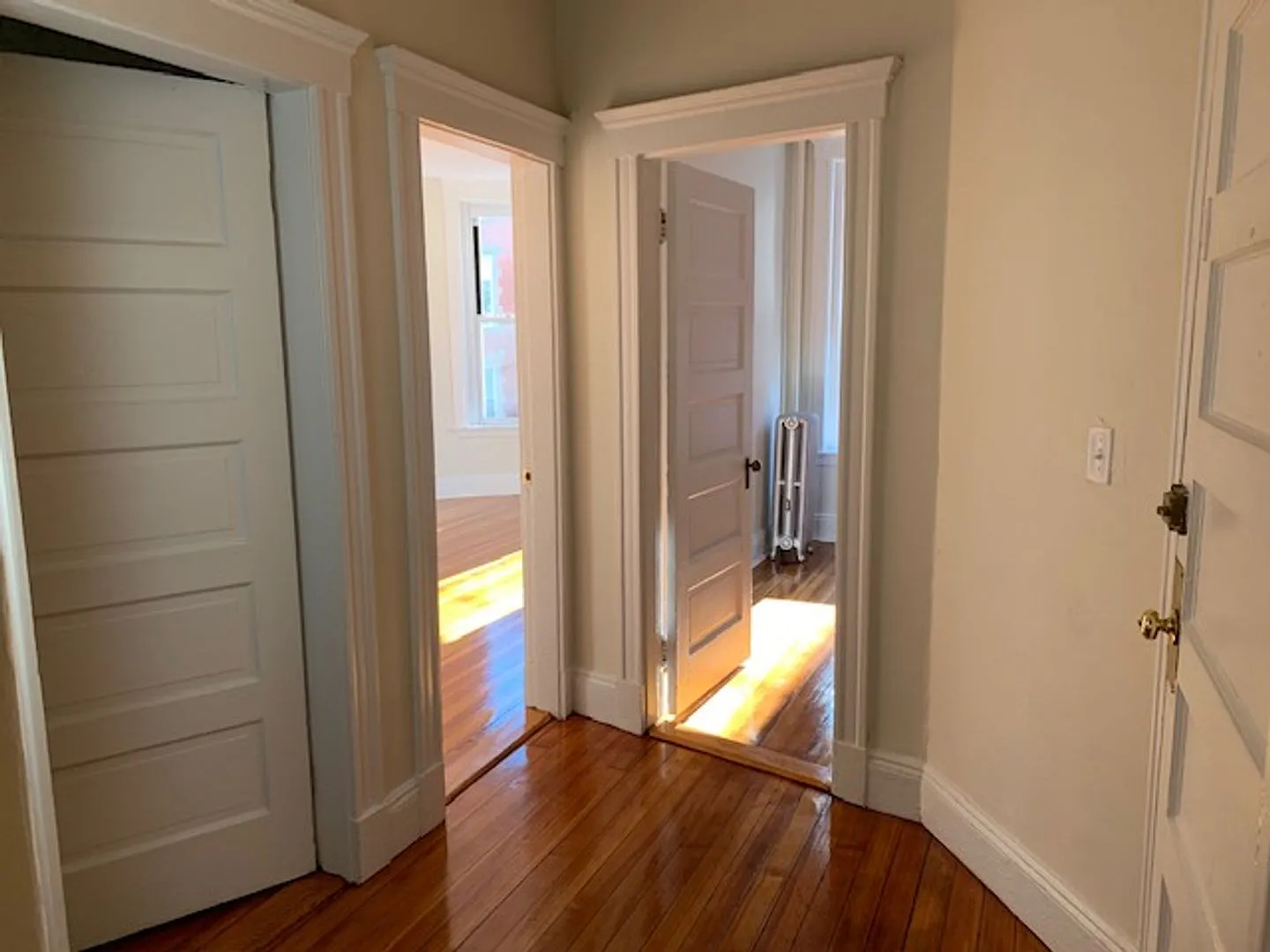 Nicely renovated 3 bed in Brighton near the Green Line. — Photo 3