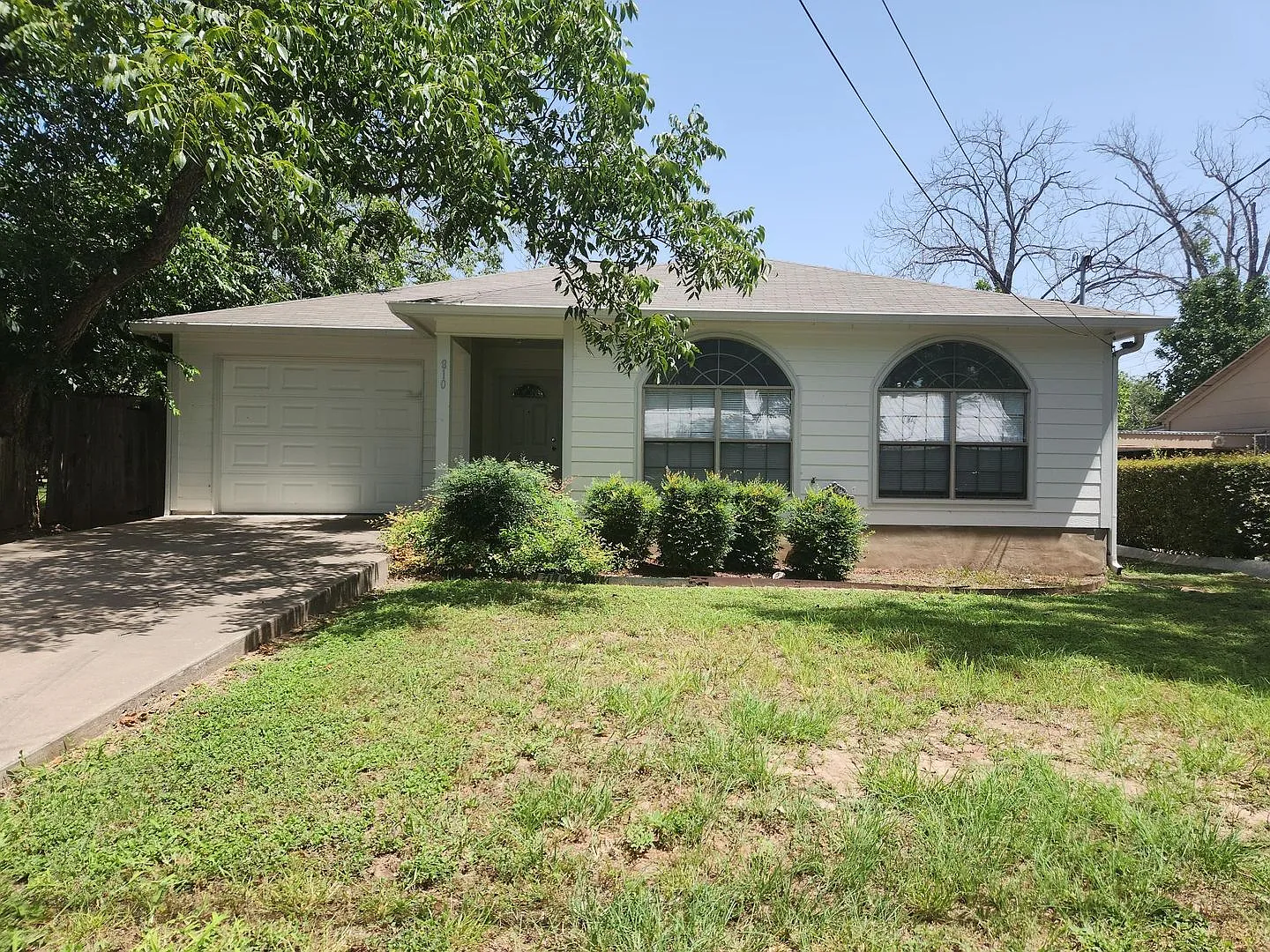 For Lease!! — Photo 1