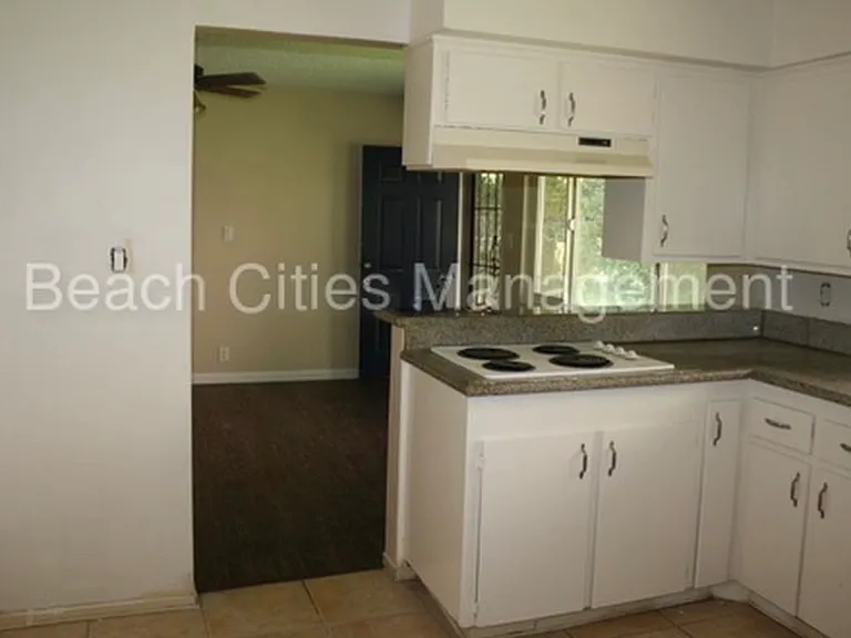 2169 Pine Ave #1 — Photo 10
