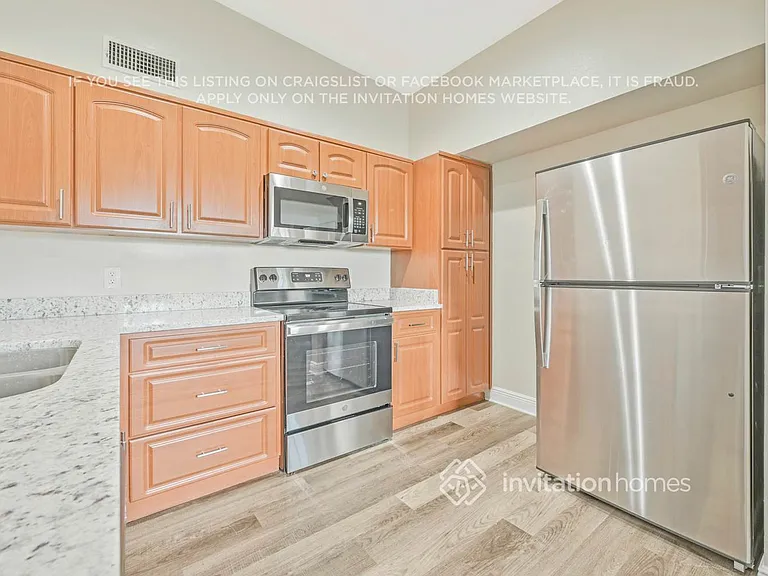 2412 Martinwood Dr — Photo 6
