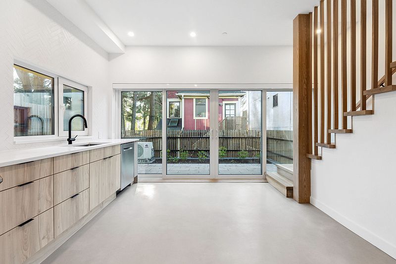 Vancouver House for rent - 3 Bedrooms — photo 10