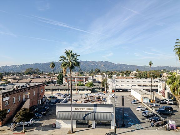 3rd image of 1013 S Brand Blvd