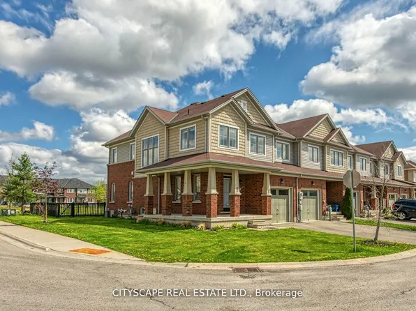 8485 Primrose Ln, Niagara Falls, ON L2H 0K8