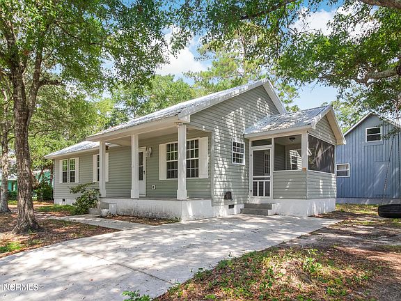 2nd image of 608 W Oak Island Dr