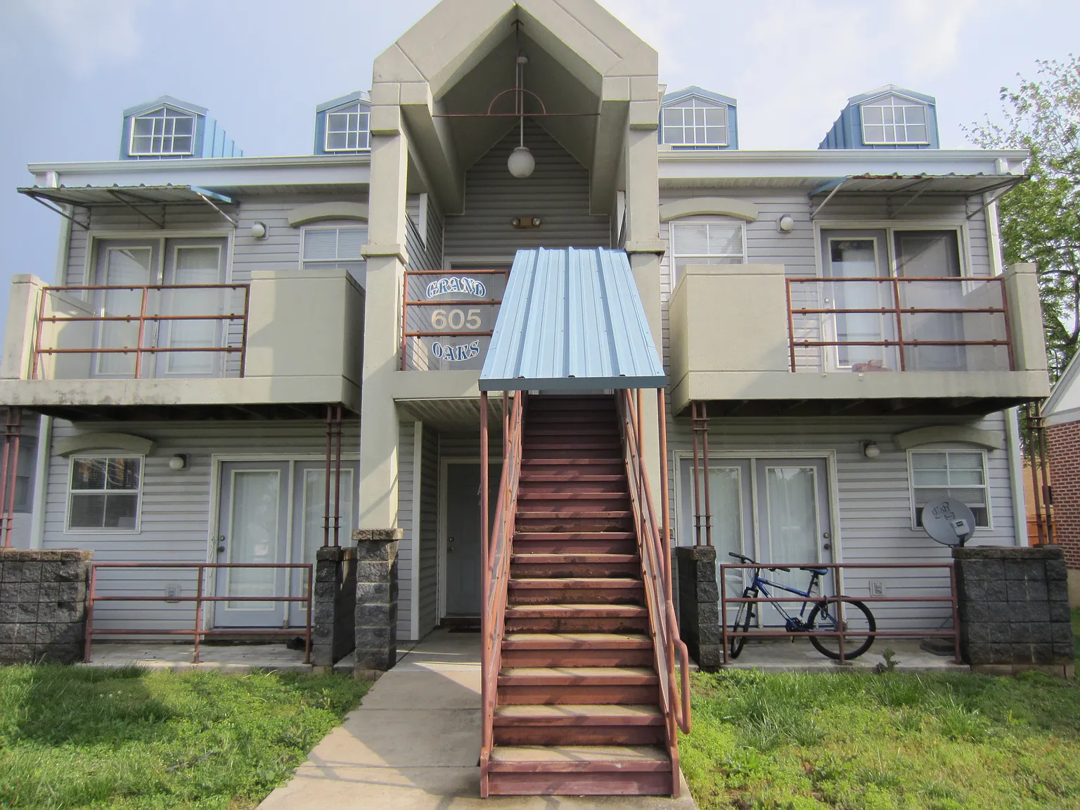 605 E Grand - Large 2BR Duplex Just 2 Blocks from MSU! — Photo 4