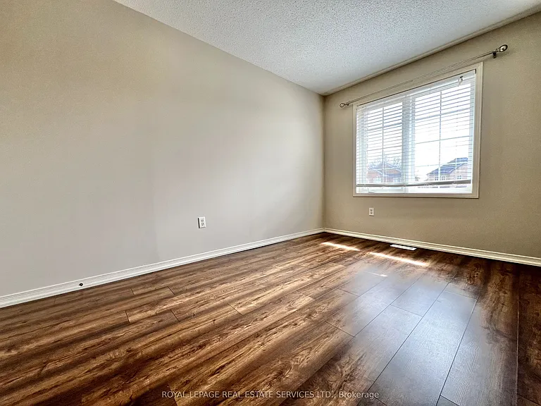 2153 Redstone Cres — Photo 25