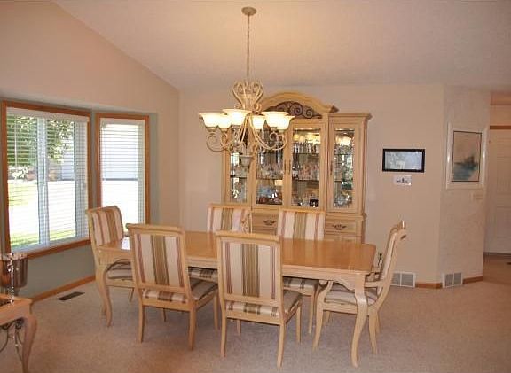 4th image of 15951 Hyland Dr