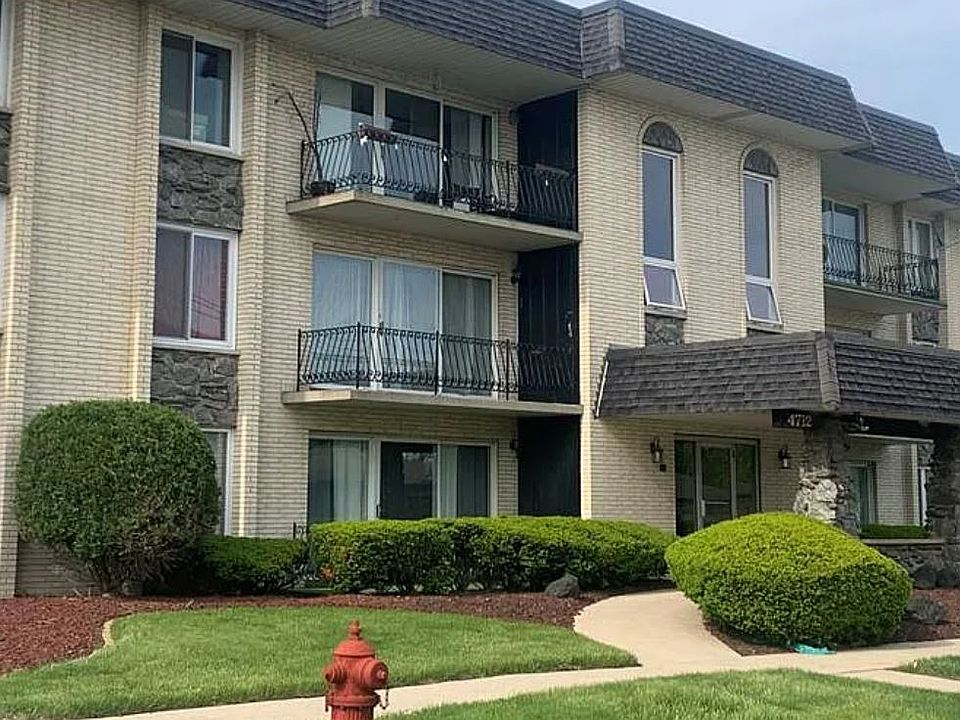 1st image of 4712 W 106th Pl APT 1C